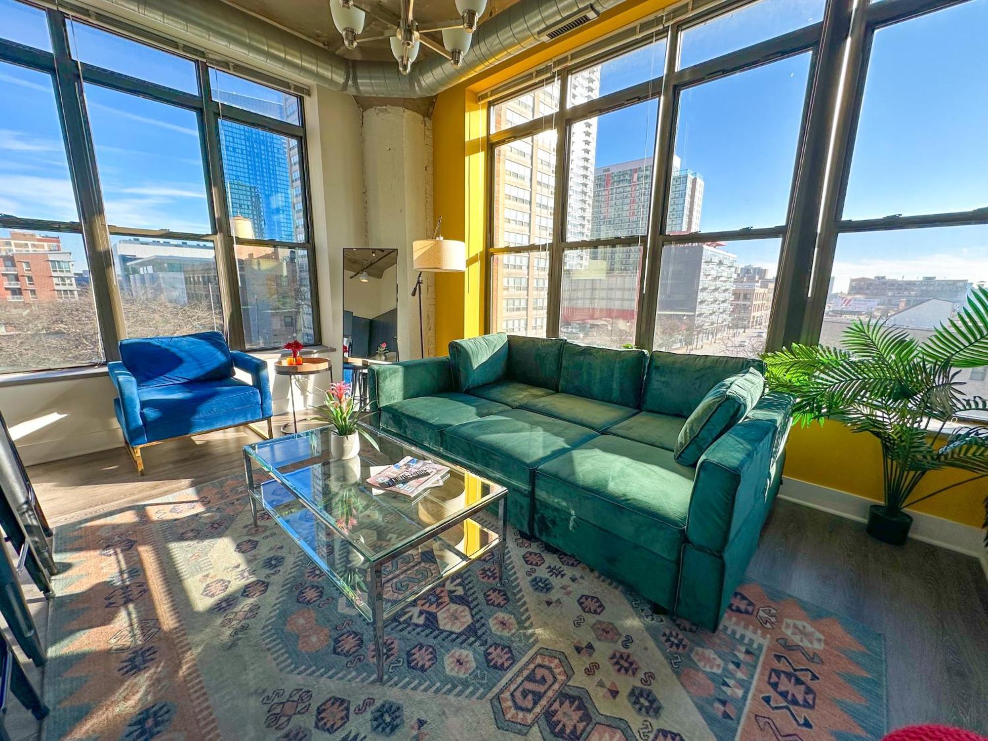 Apartment Mccormick Place Luxury Corner With Optional Parking For 6 Guests Chicago