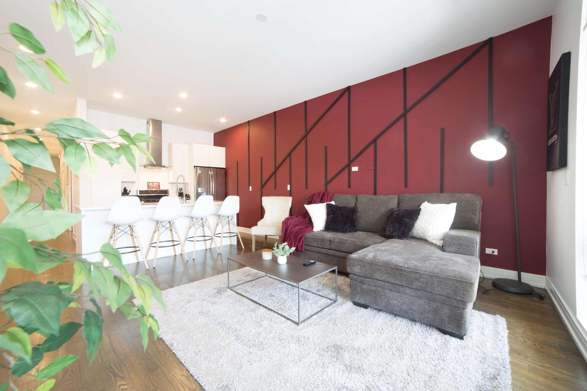 Large 4-bedroom Upscale W Rooftop * Chicago