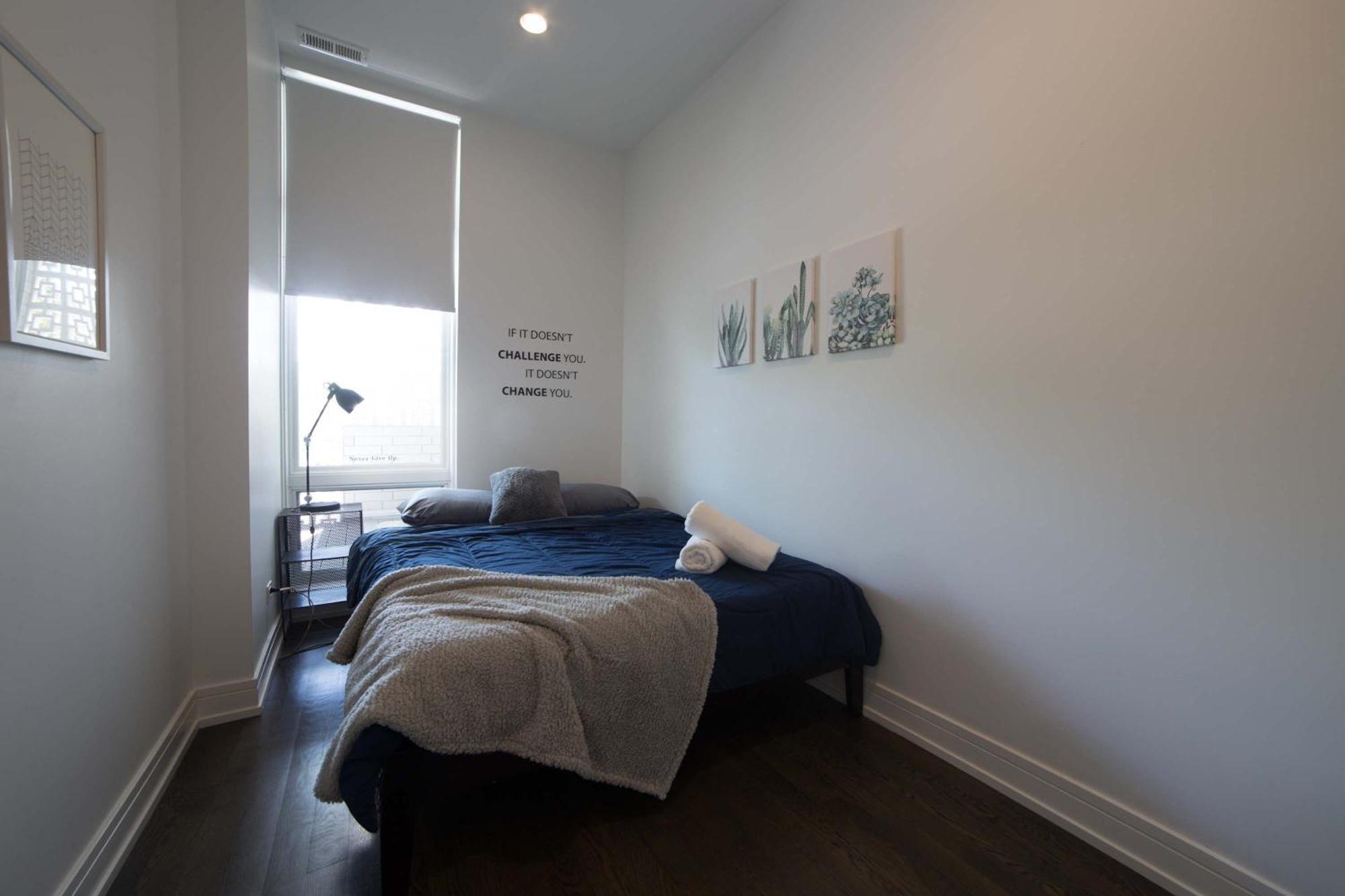 Large 4-bedroom Upscale W Rooftop *