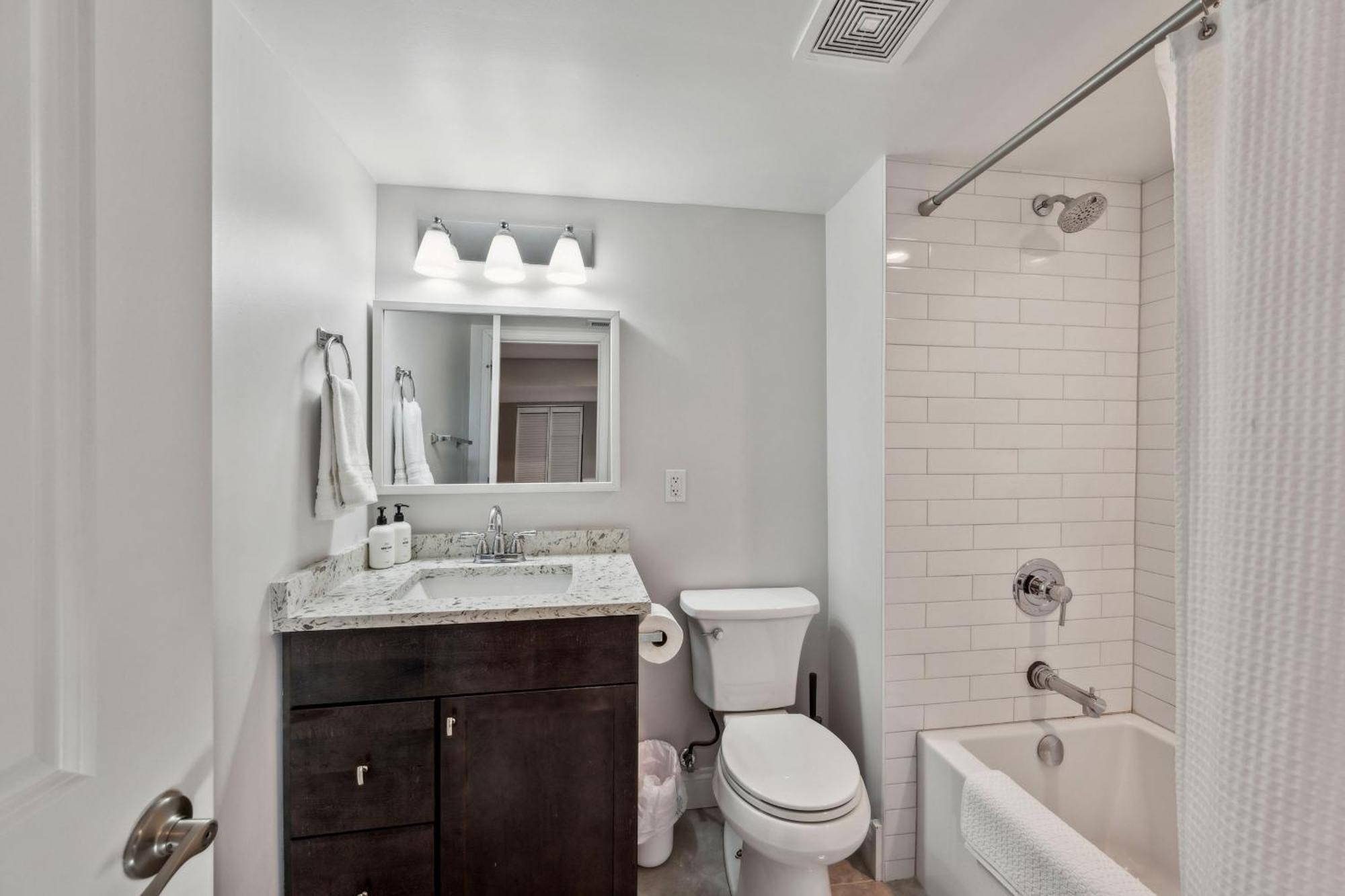 Charming Belmont Heights Oasis Holiday home Chicago