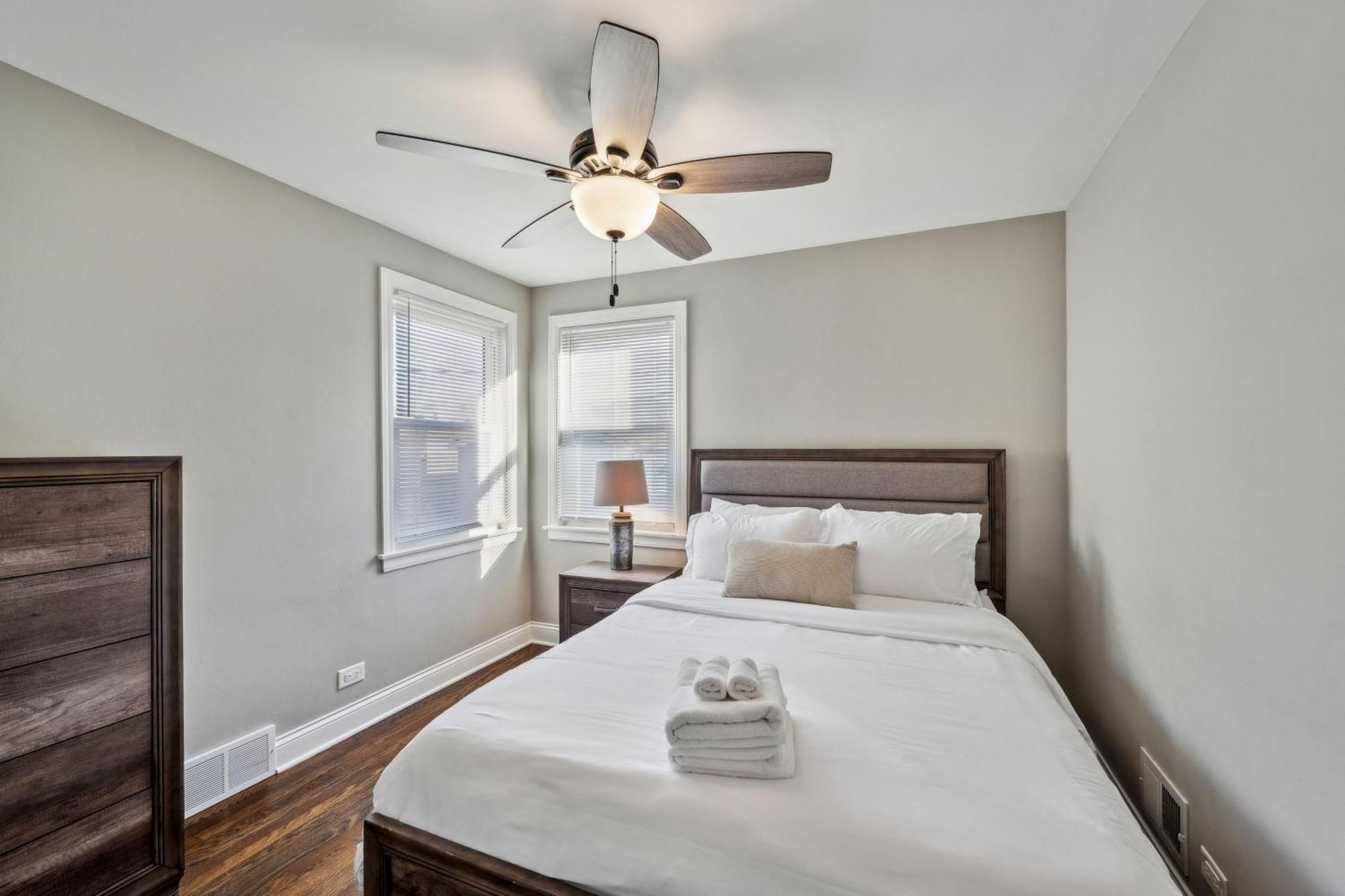 Holiday home Charming Belmont Heights Oasis