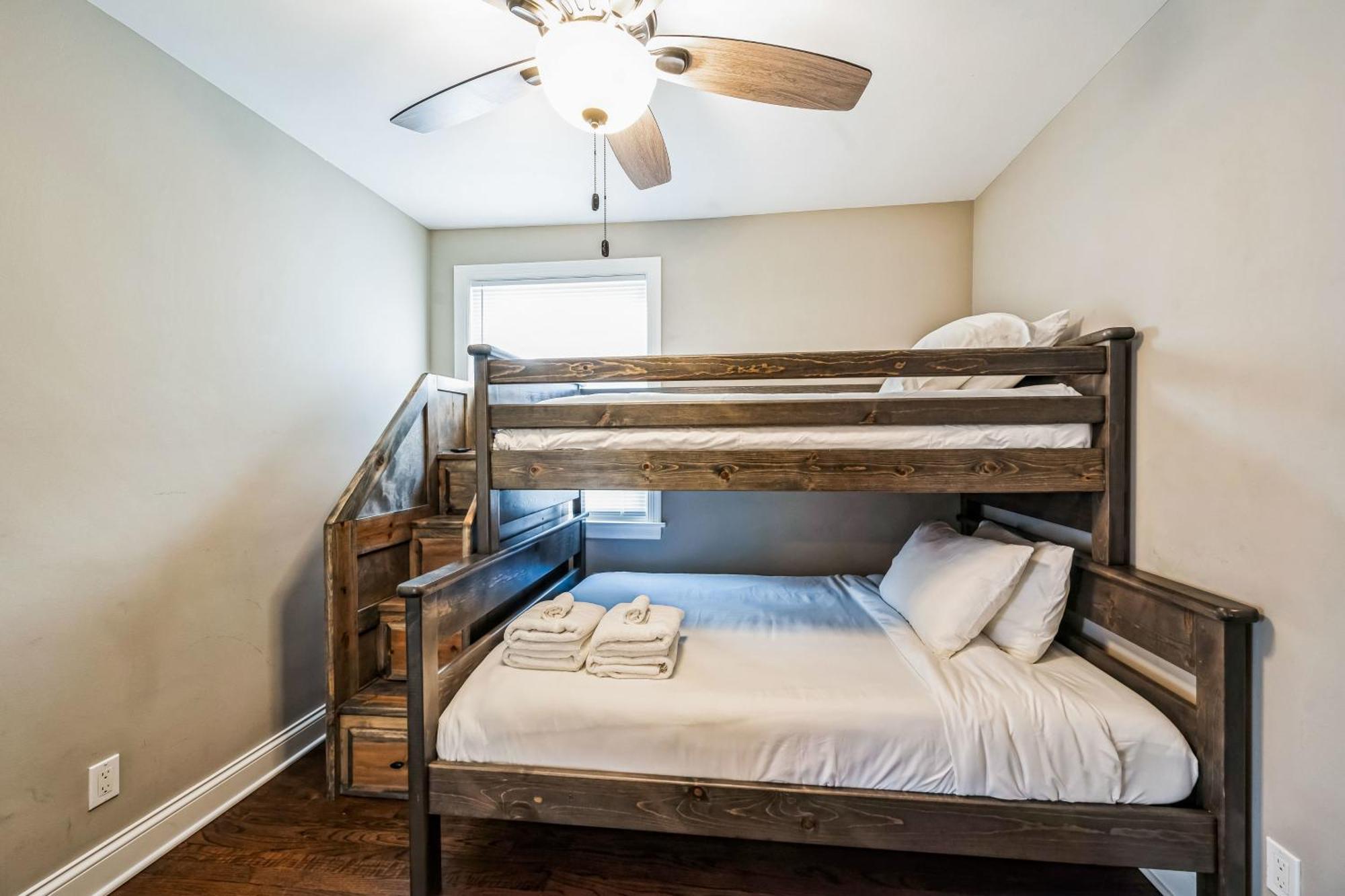 Charming Belmont Heights Oasis Holiday home