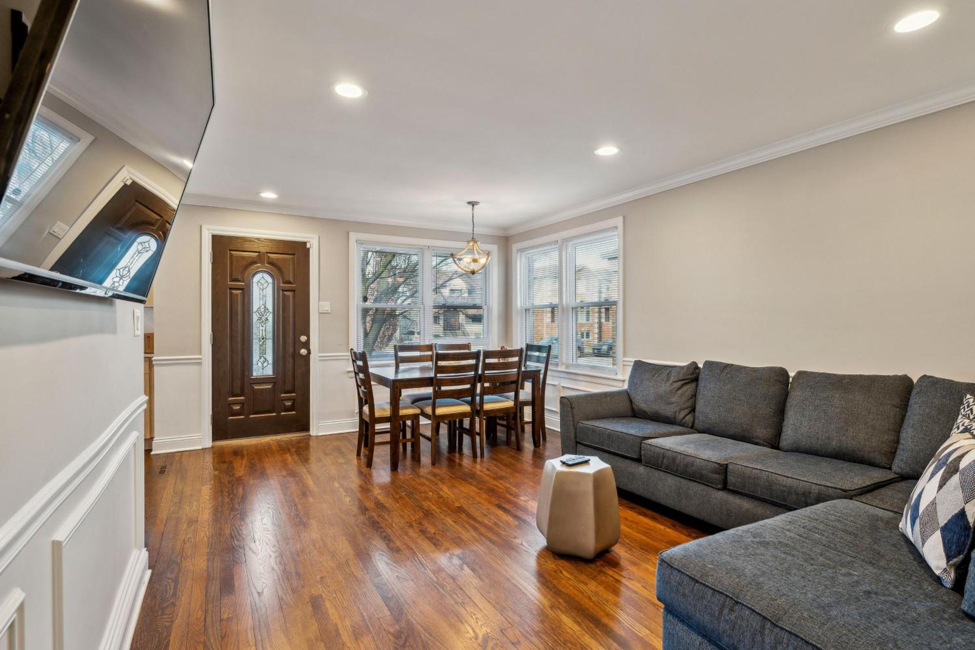 Charming Belmont Heights Oasis Holiday home Chicago