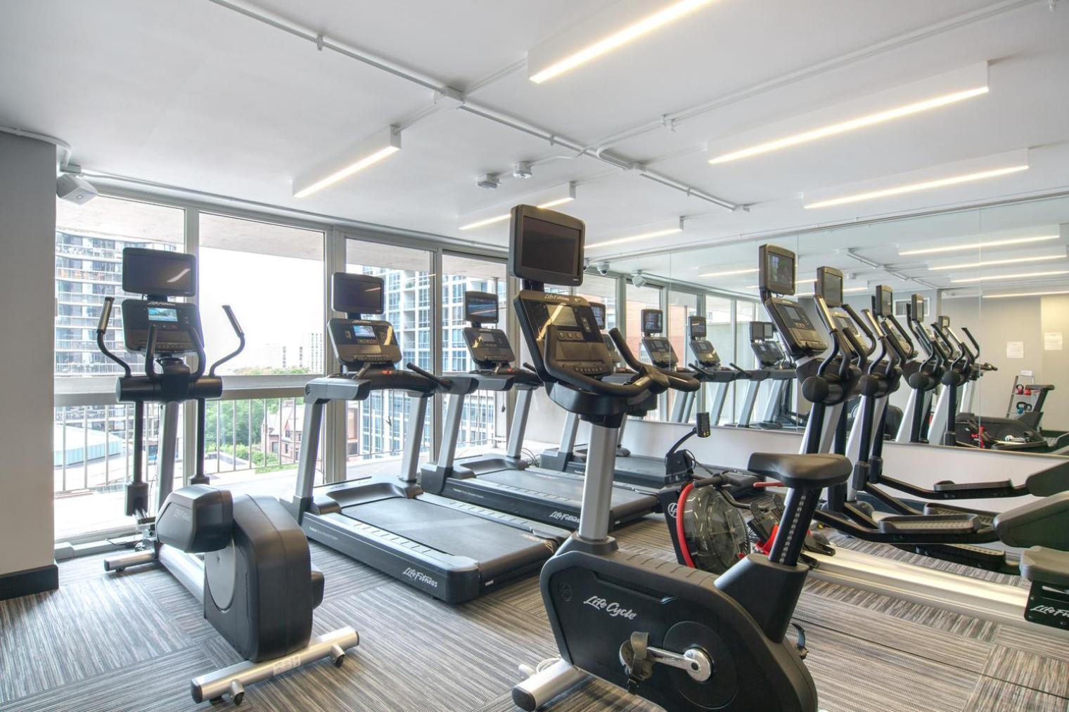 Apartment Gold Coast 1br W Gym Lounge 1 Block To L Chi-800 *