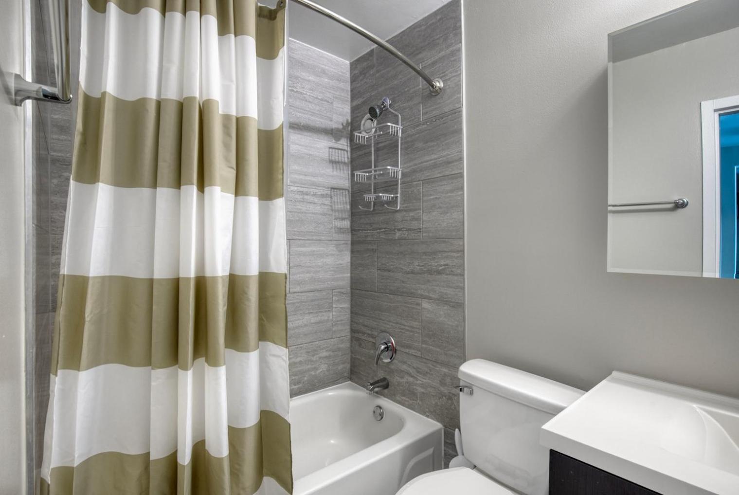 Gold Coast 1br W Gym Lounge 1 Block To L Chi-800 Apartment *