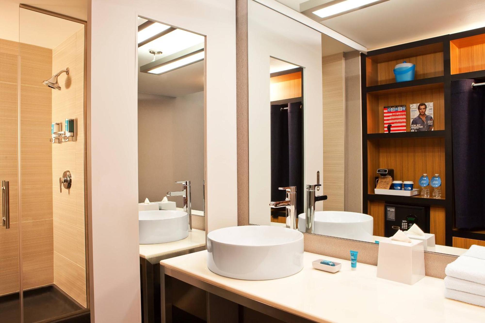 Aloft Downtown River North Chicago