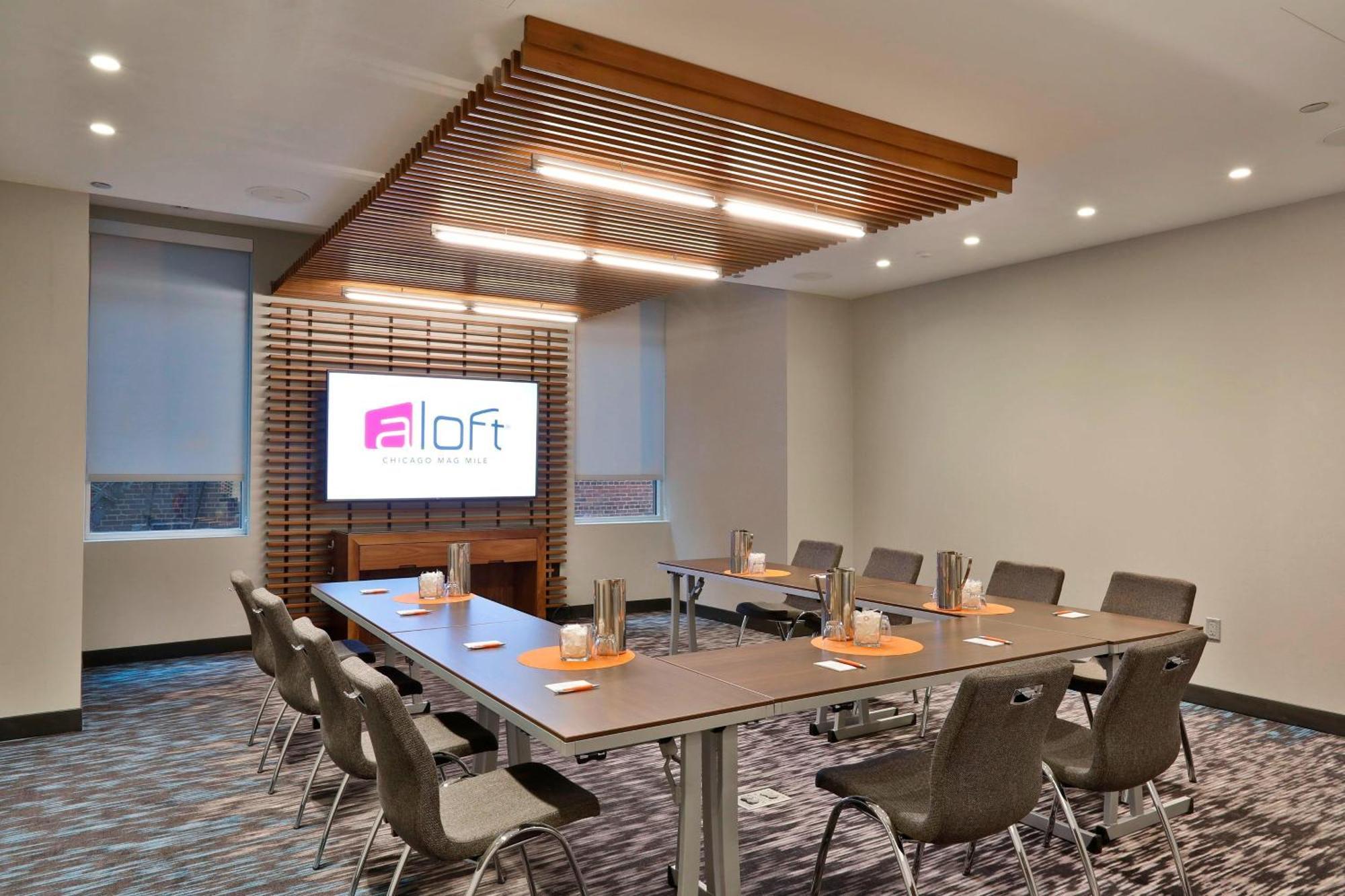 Hotel Aloft Mag Mile Chicago
