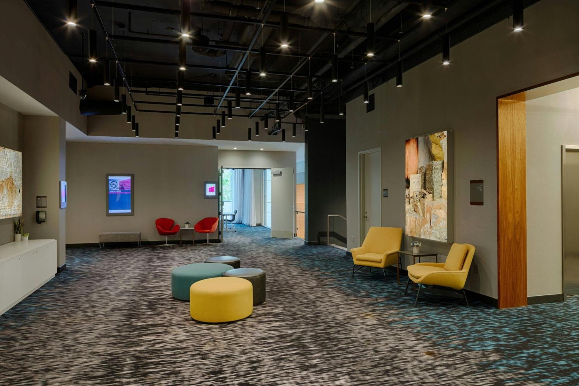 Aloft Mag Mile Hotel