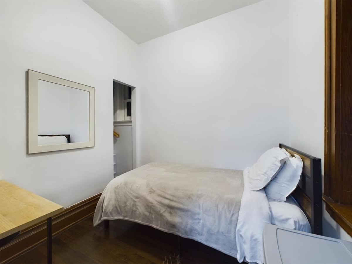 Wrigleyville Gem With Hidden Bar & Vintage Charm * Chicago