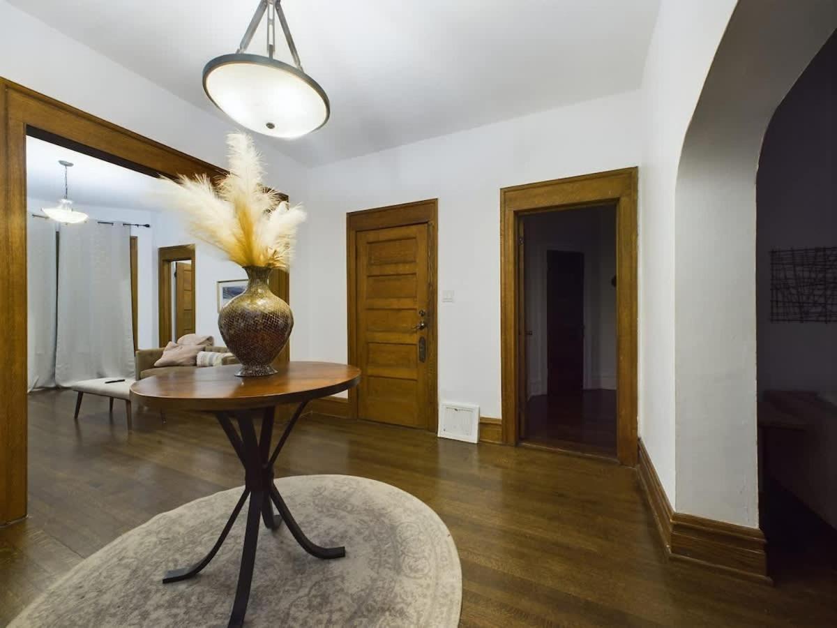 Wrigleyville Gem With Hidden Bar & Vintage Charm * Chicago