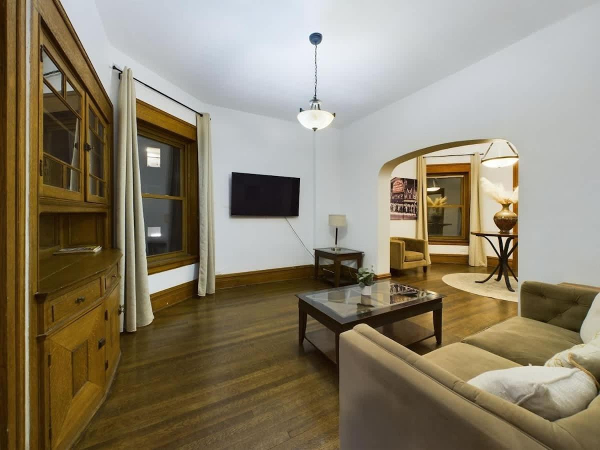 Wrigleyville Gem With Hidden Bar & Vintage Charm