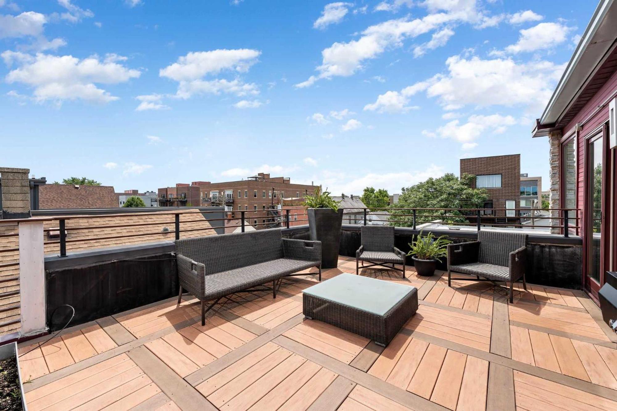 Holiday home 5br 5ba Architectural Estate-theatre Gym Rooftop