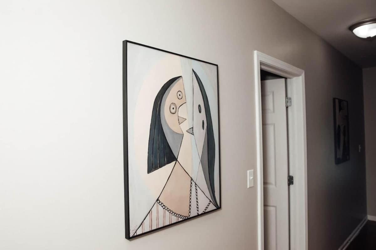 Modern & Spacious In Historic Bronzeville Apartment