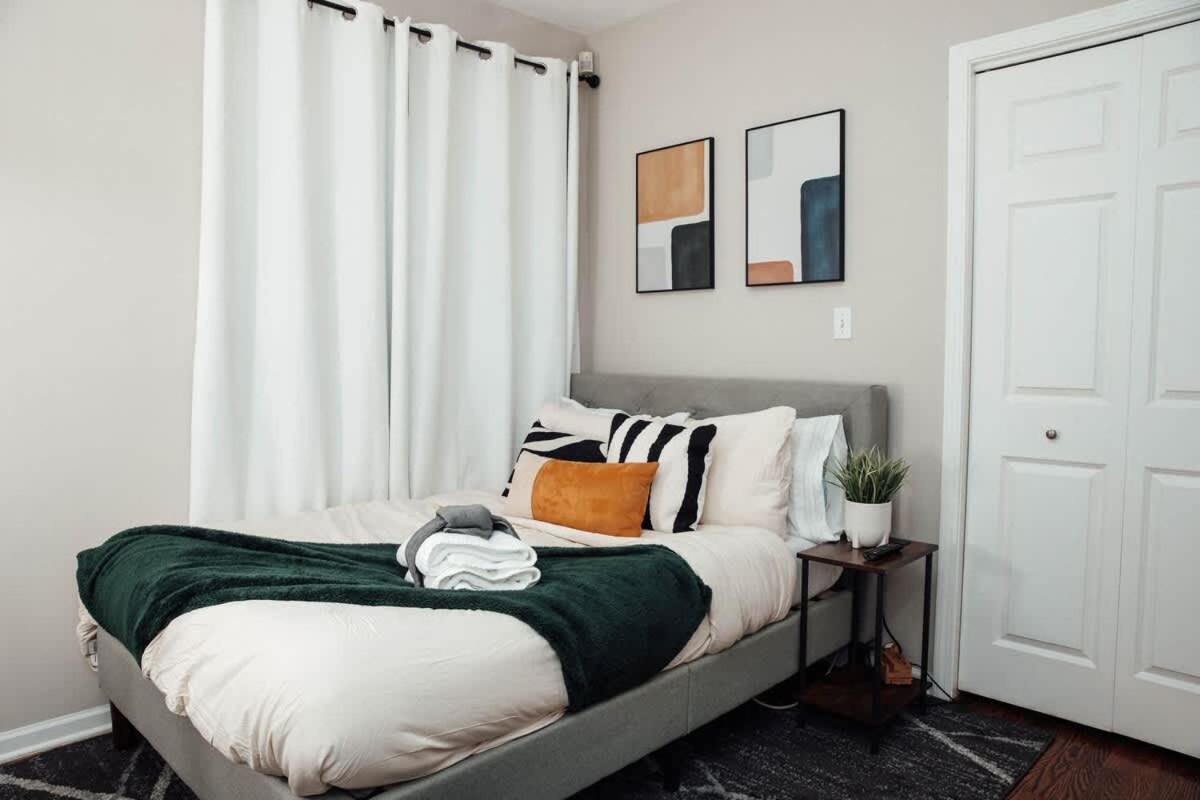 Modern & Spacious In Historic Bronzeville *