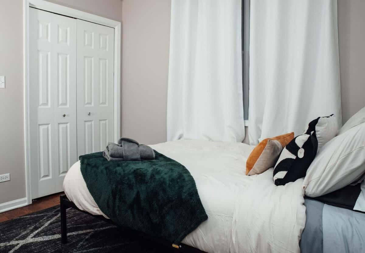 Apartment Modern & Spacious In Historic Bronzeville Chicago