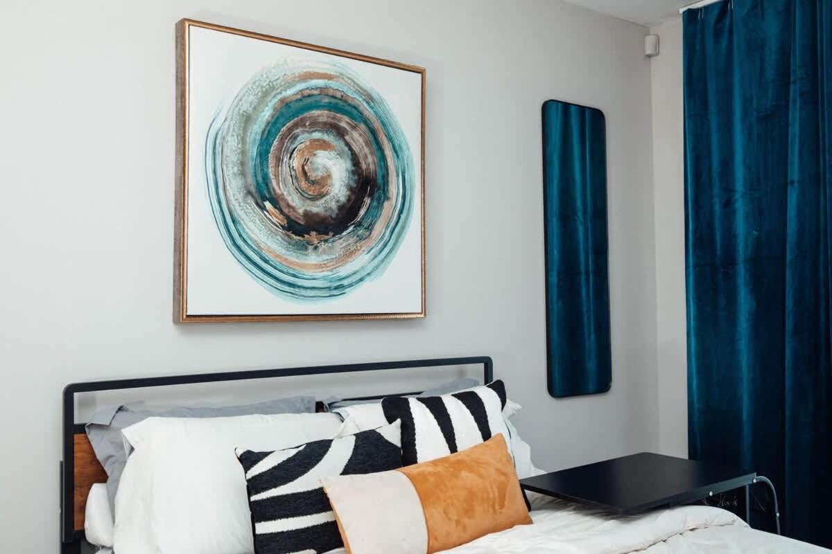 Modern & Spacious In Historic Bronzeville *