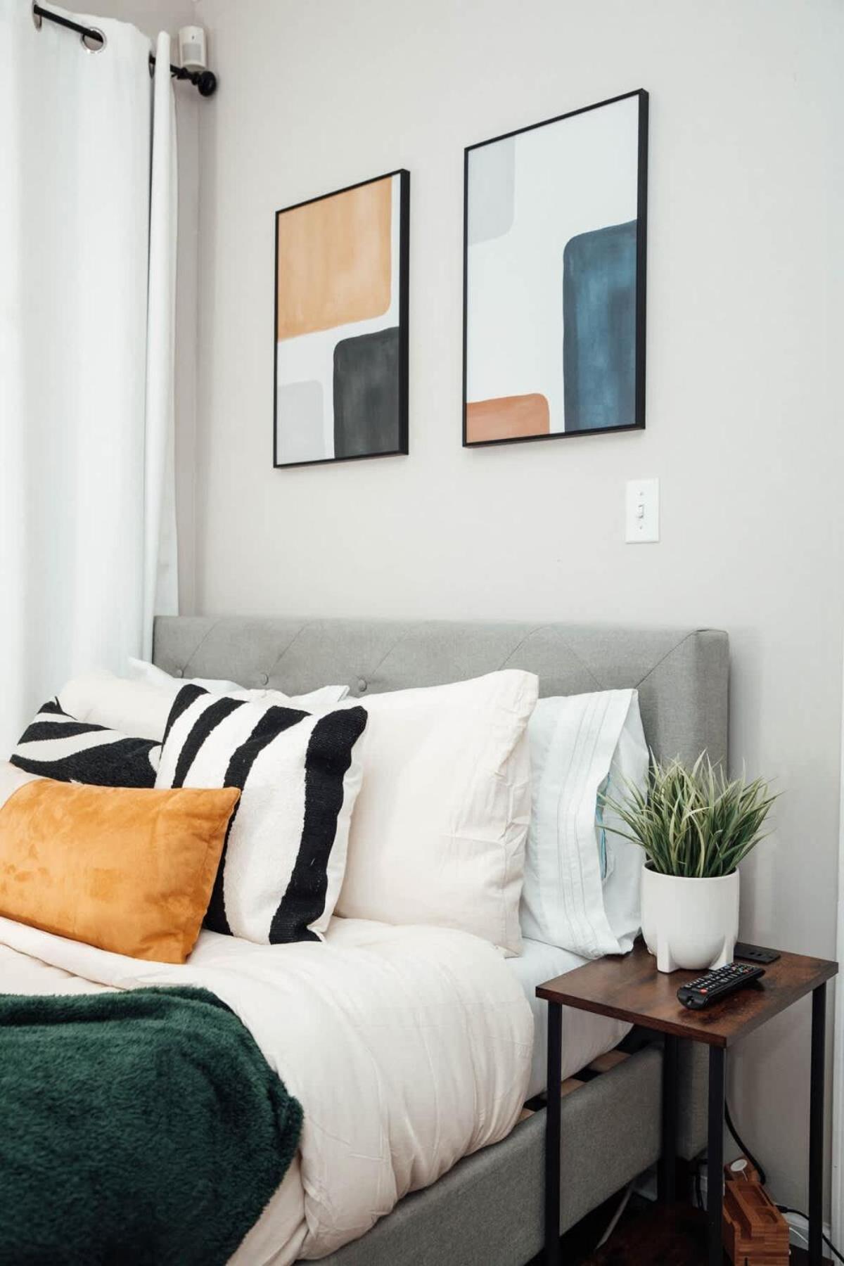 Modern & Spacious In Historic Bronzeville Apartment *