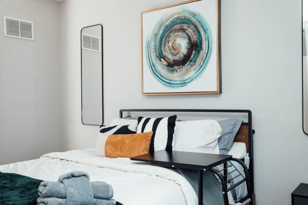 Modern & Spacious In Historic Bronzeville