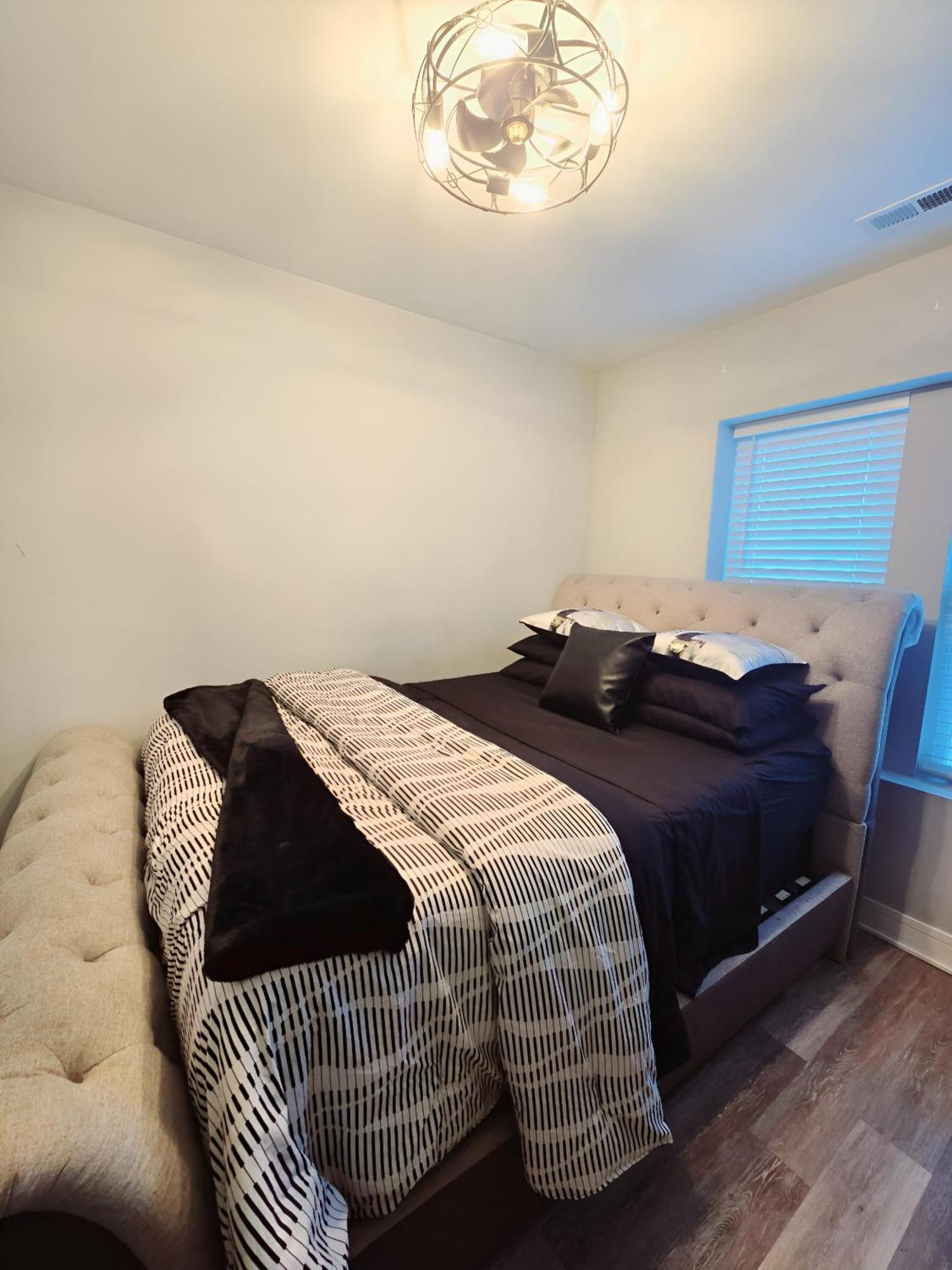 Cozy & Near Downtown & Hyde Park