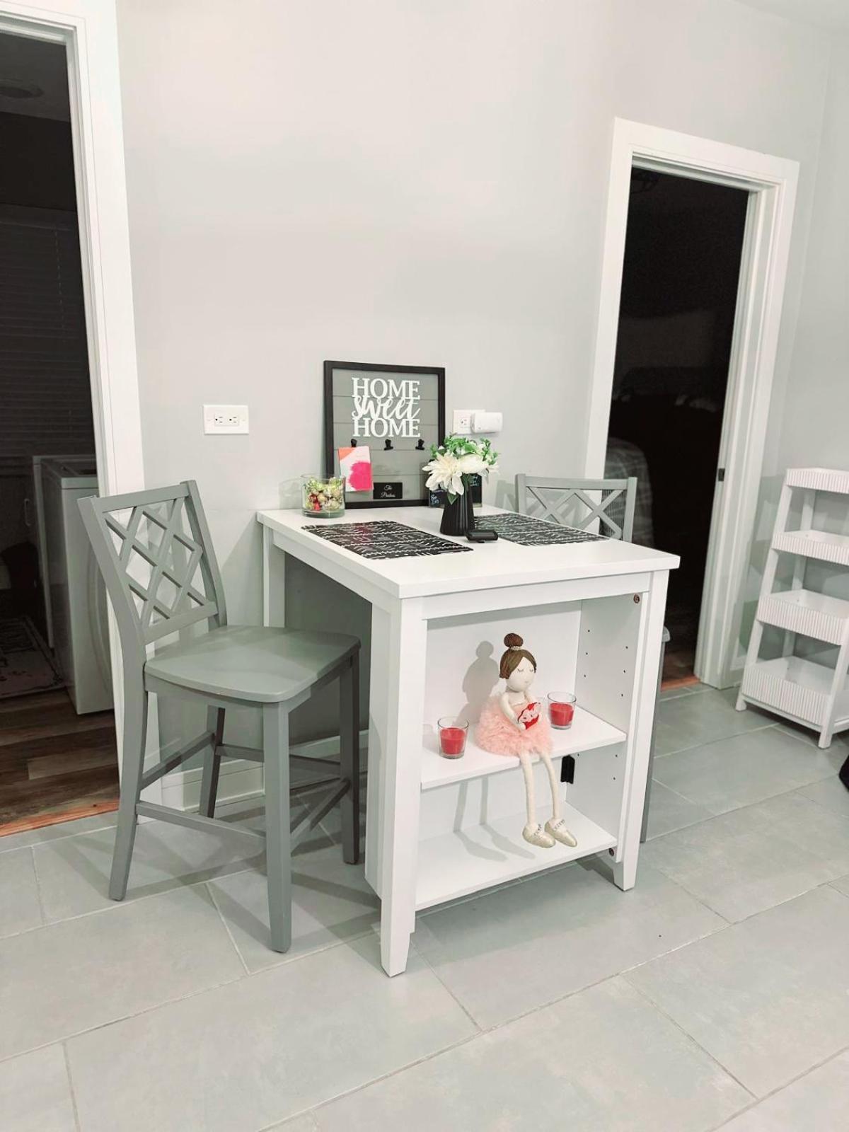 Cozy & Near Downtown & Hyde Park Apartment