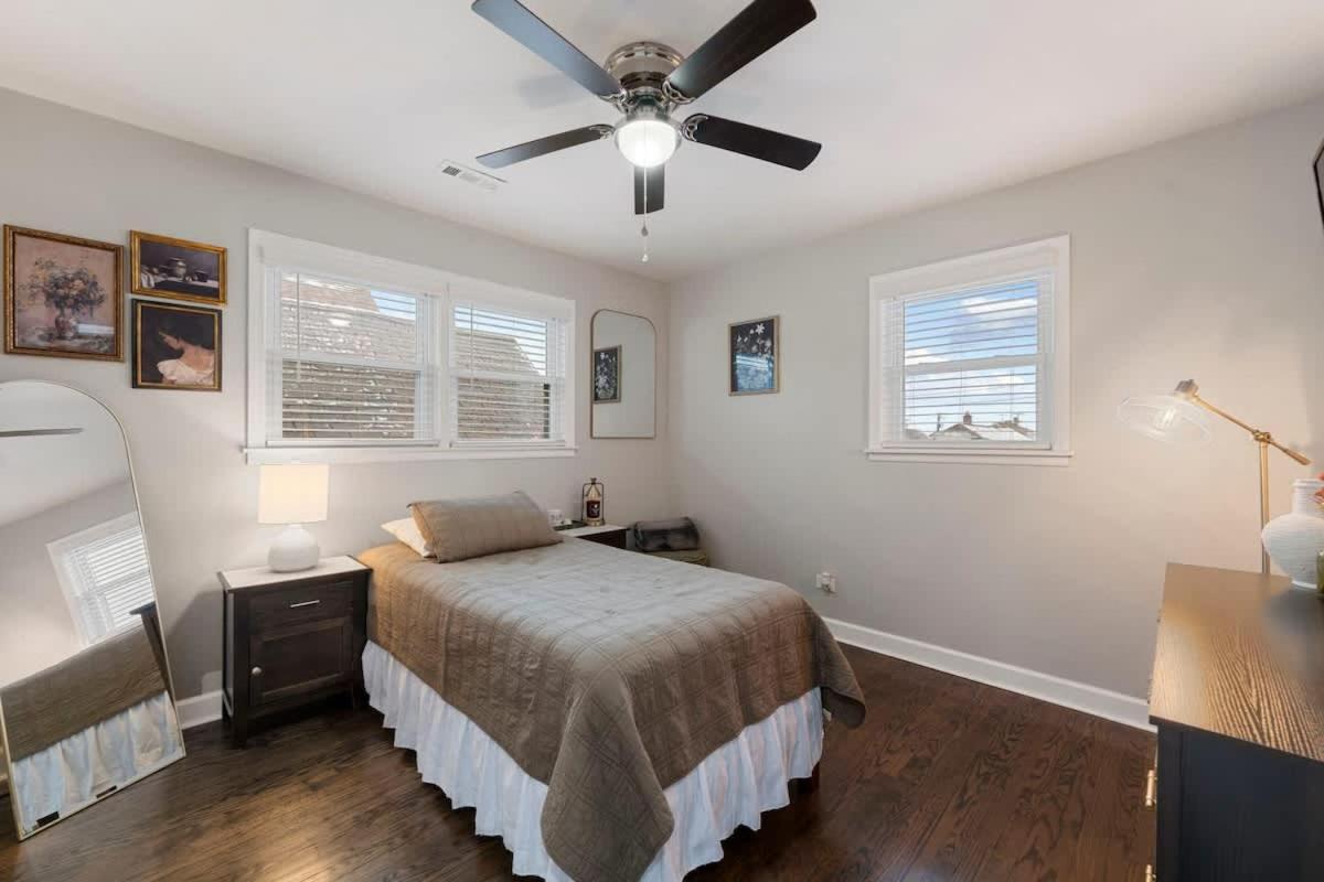 Spacious 2 Bedroom Near Midway * Chicago