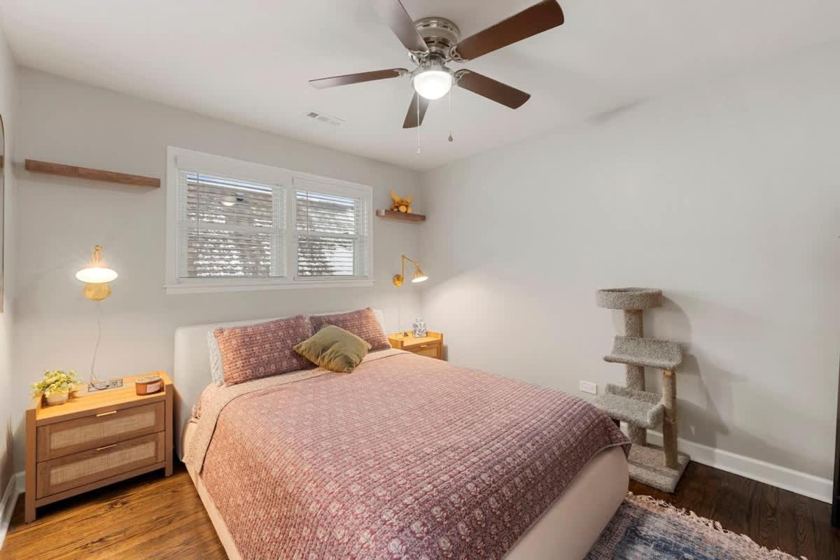 Spacious 2 Bedroom Near Midway * Chicago