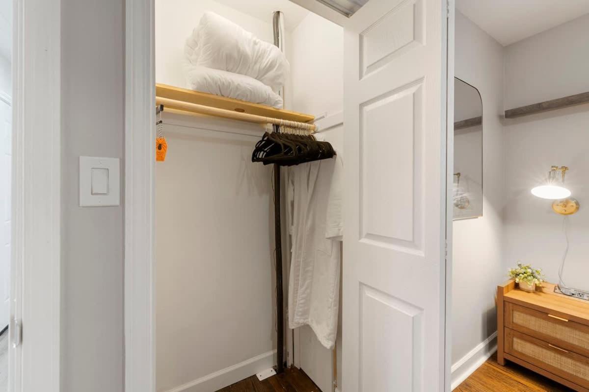 Spacious 2 Bedroom Near Midway Chicago