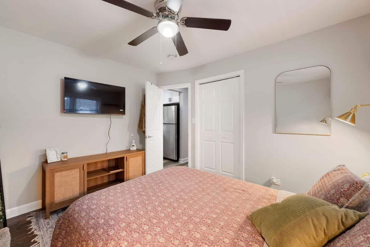 Apartment Spacious 2 Bedroom Near Midway *