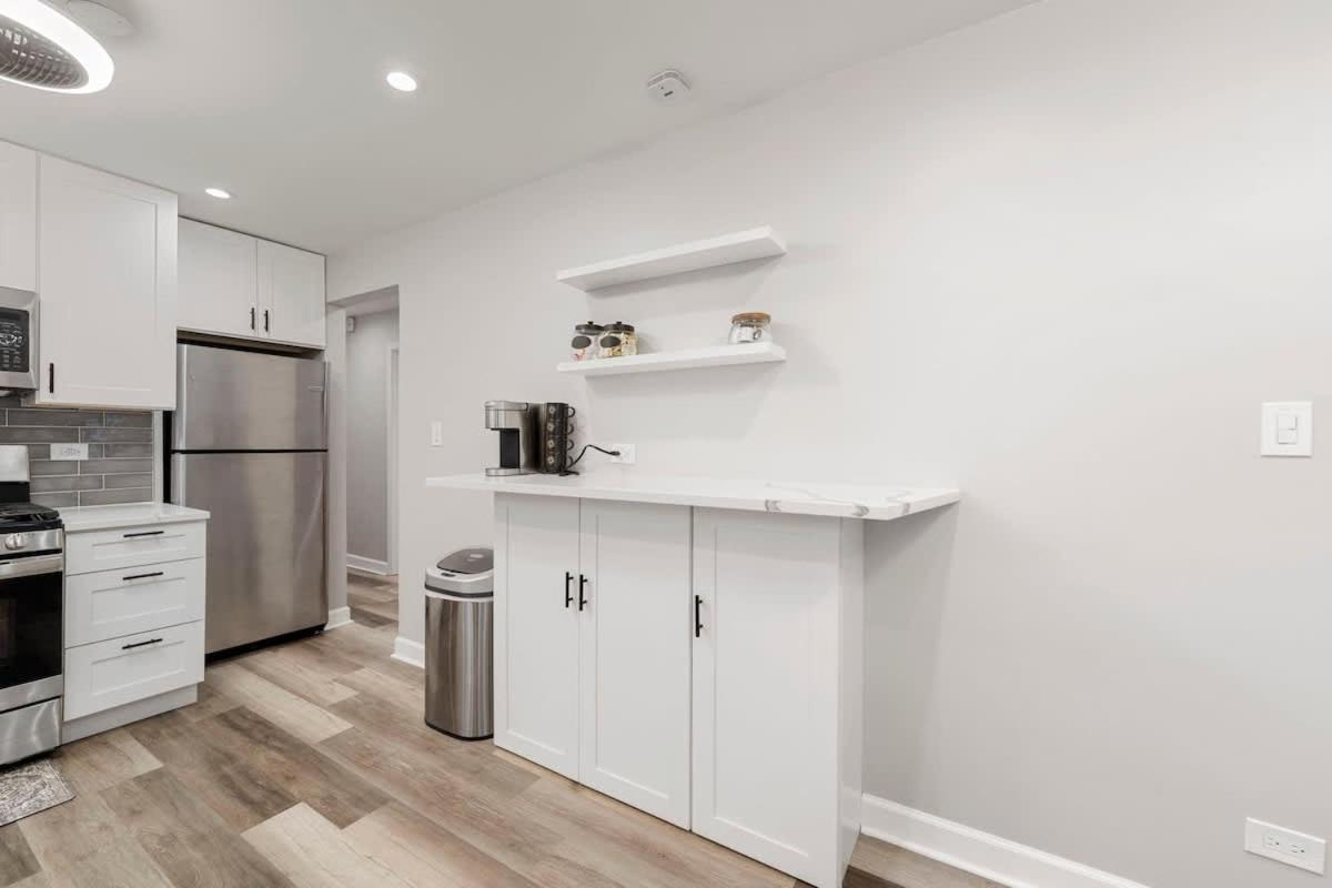 Spacious 2 Bedroom Near Midway Apartment