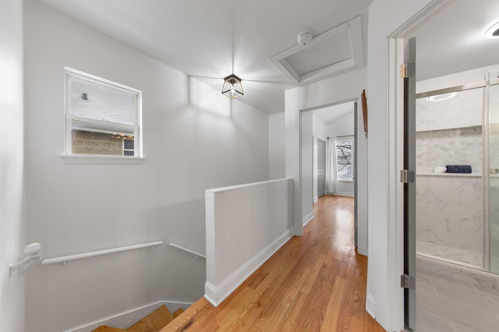 Holiday home Perfect Location Across From Park & Train Station Chicago