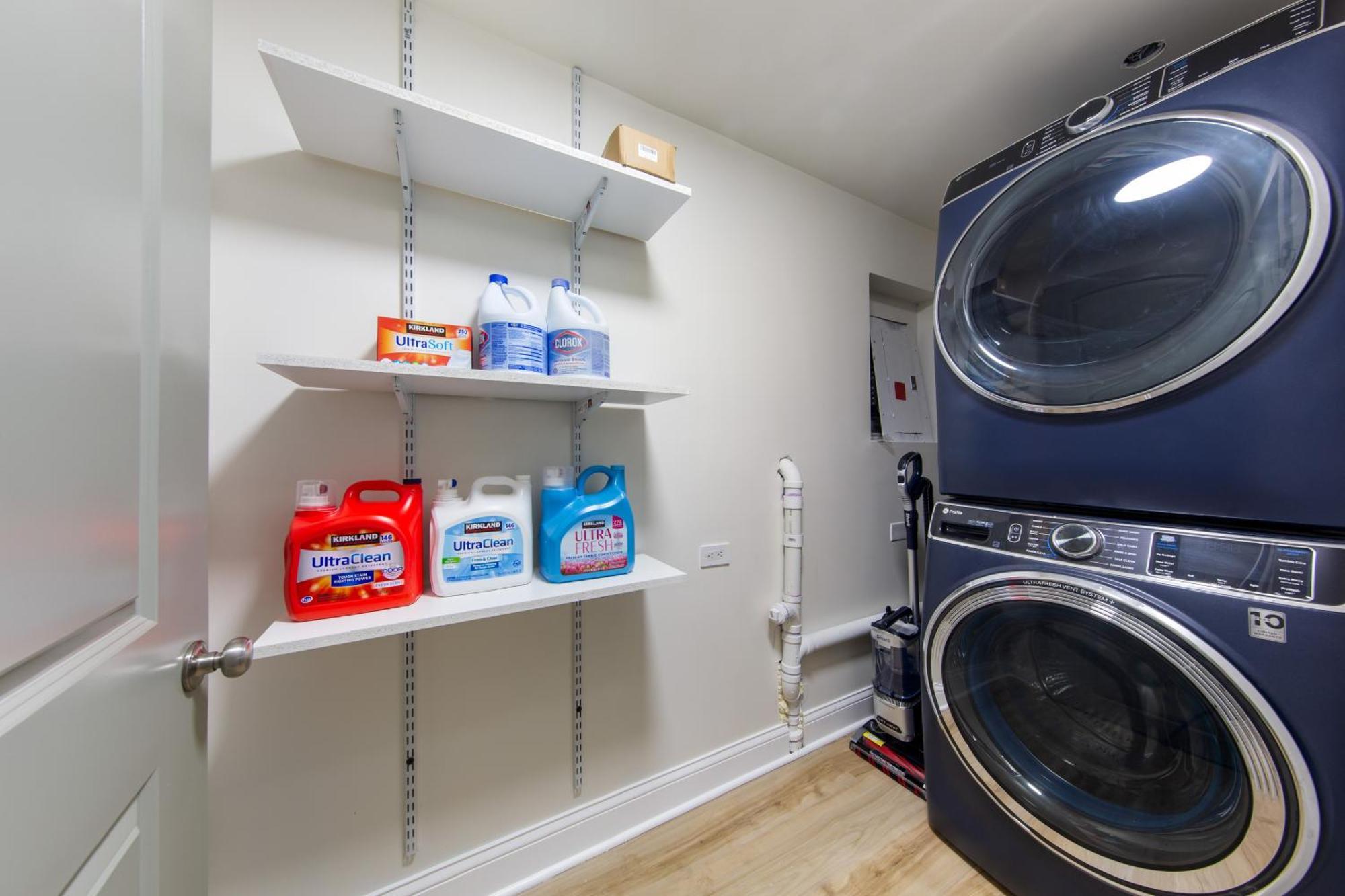 Holiday home Perfect Location Across From Park & Train Station