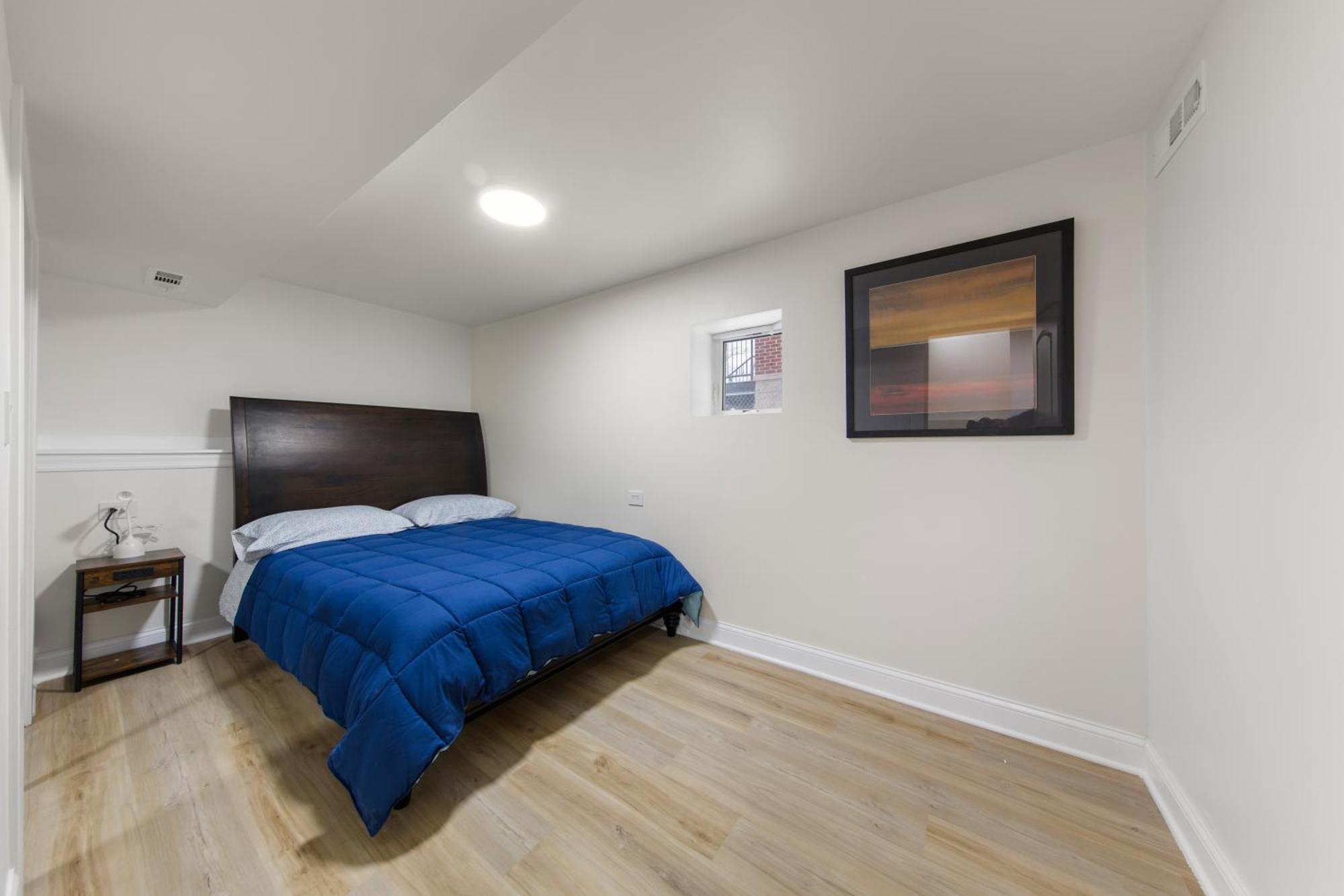 Perfect Location Across From Park & Train Station Holiday home *