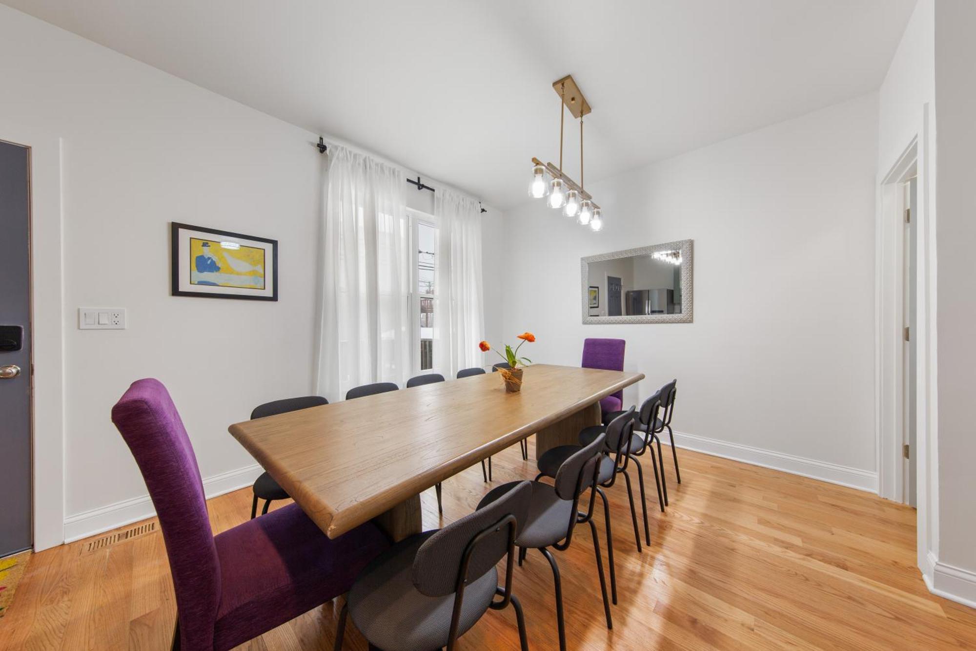 Perfect Location Across From Park & Train Station Holiday home