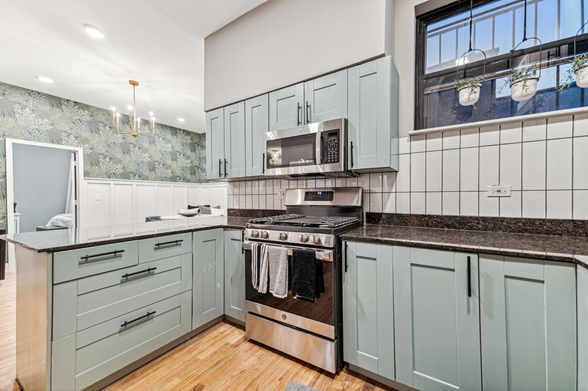 Drexel Apartments, Downtown Hyde Park *