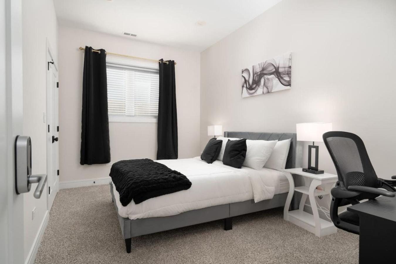 Modern 3br Near Dt Chi