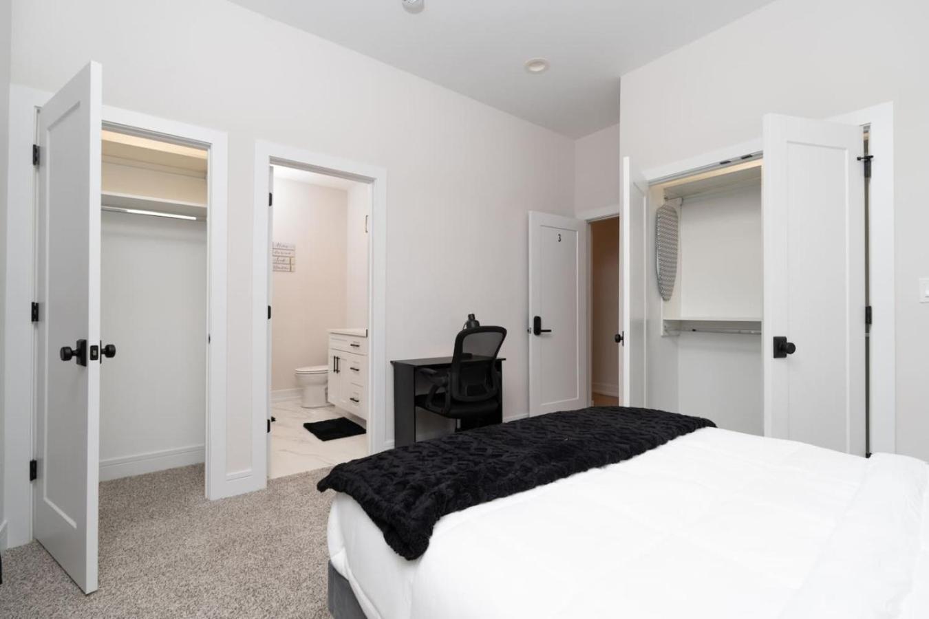 Modern 3br Near Dt Chi Apartment