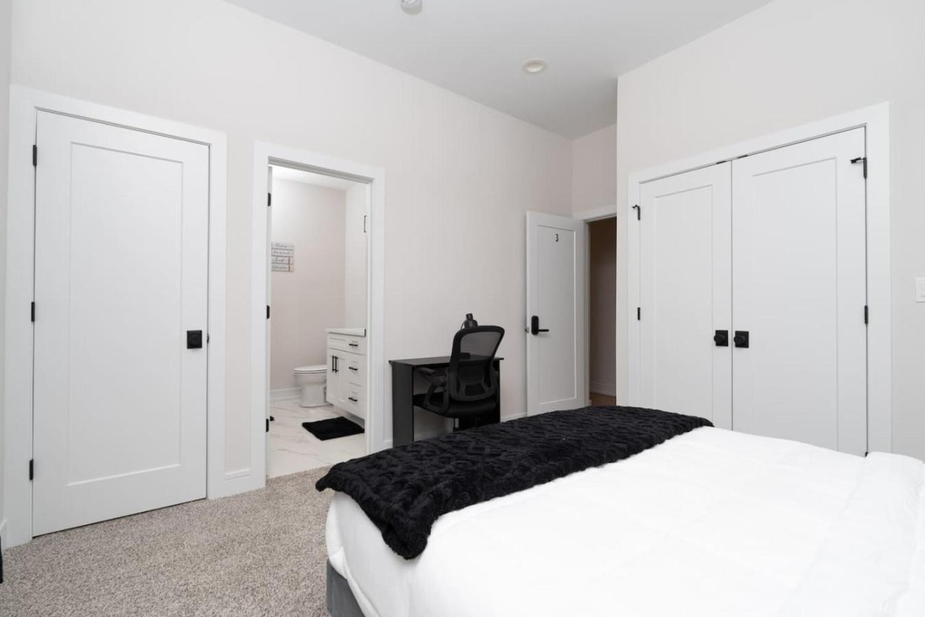 Modern 3br Near Dt Chi Apartment *