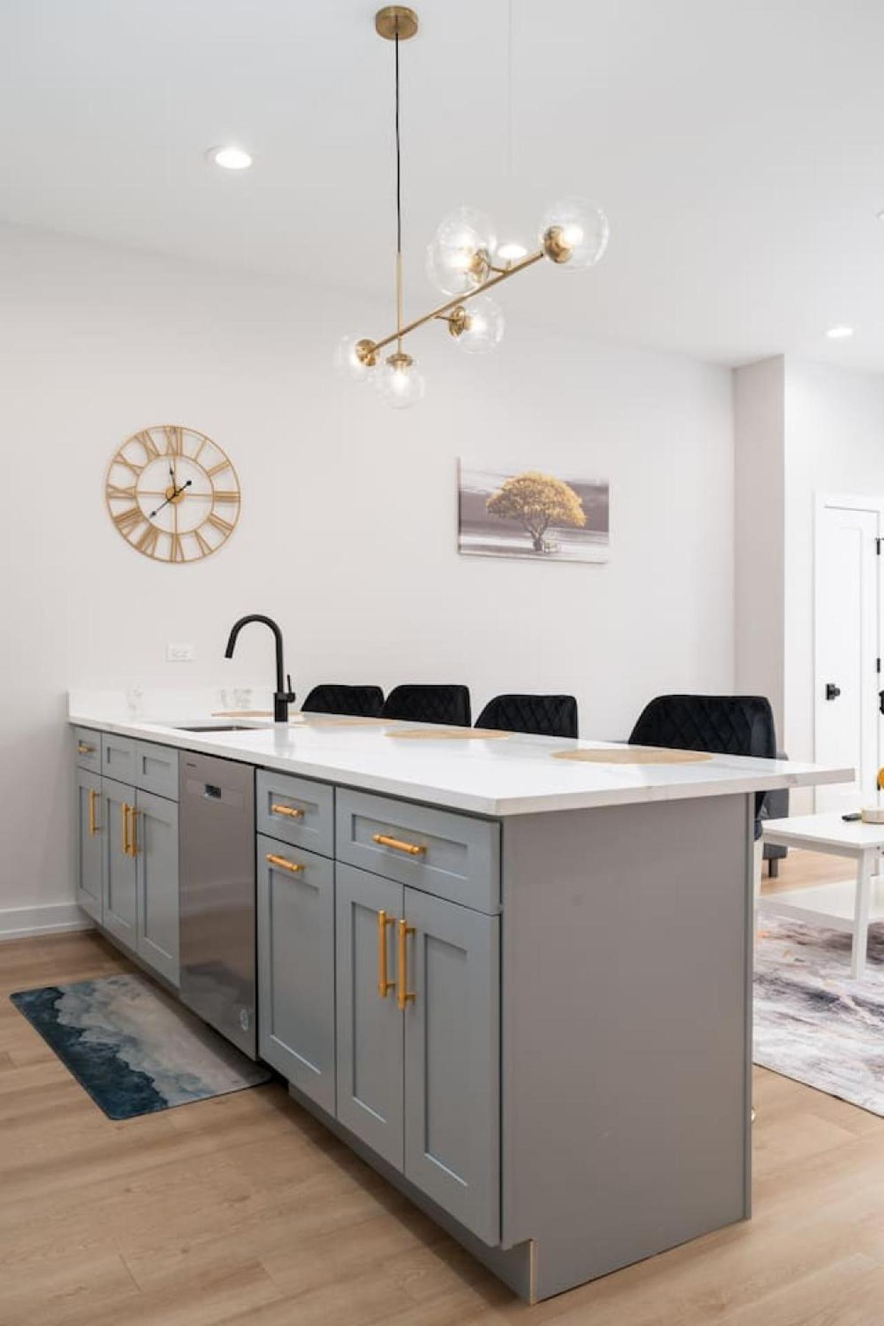 Modern 3br Near Dt Chi Apartment *
