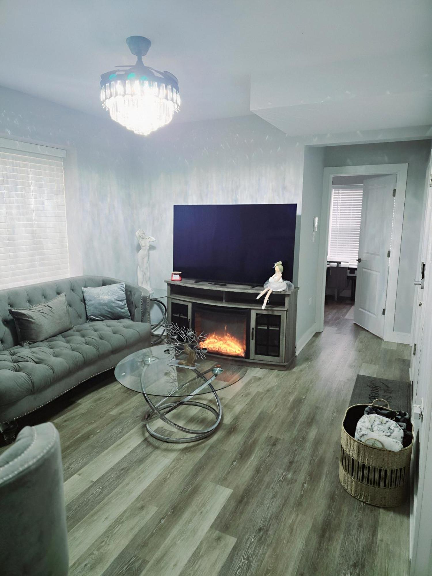 Cozy & Near Downtown & Hyde Park *