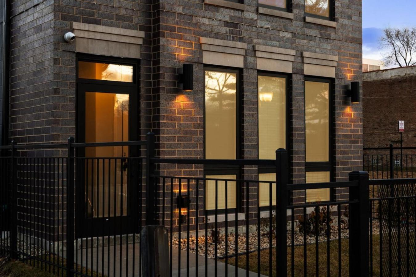 Modern 3br Near Dt Chi Apartment