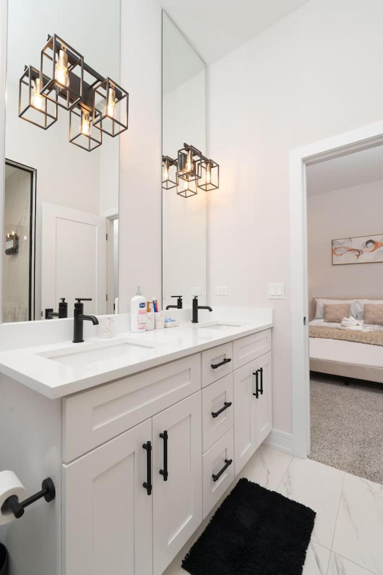 Modern 3br Near Dt Chi Apartment *