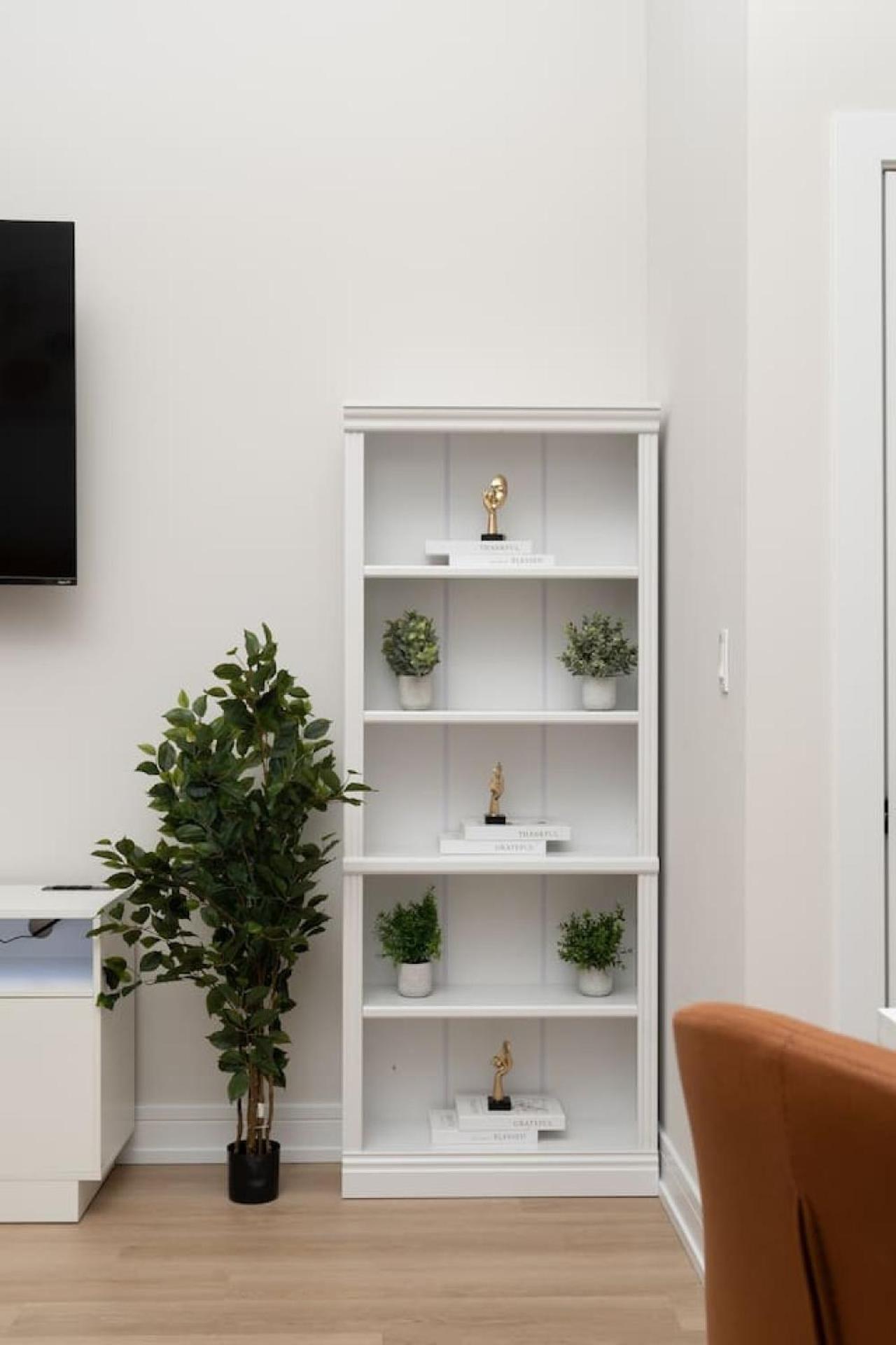 Modern 3br Near Dt Chi