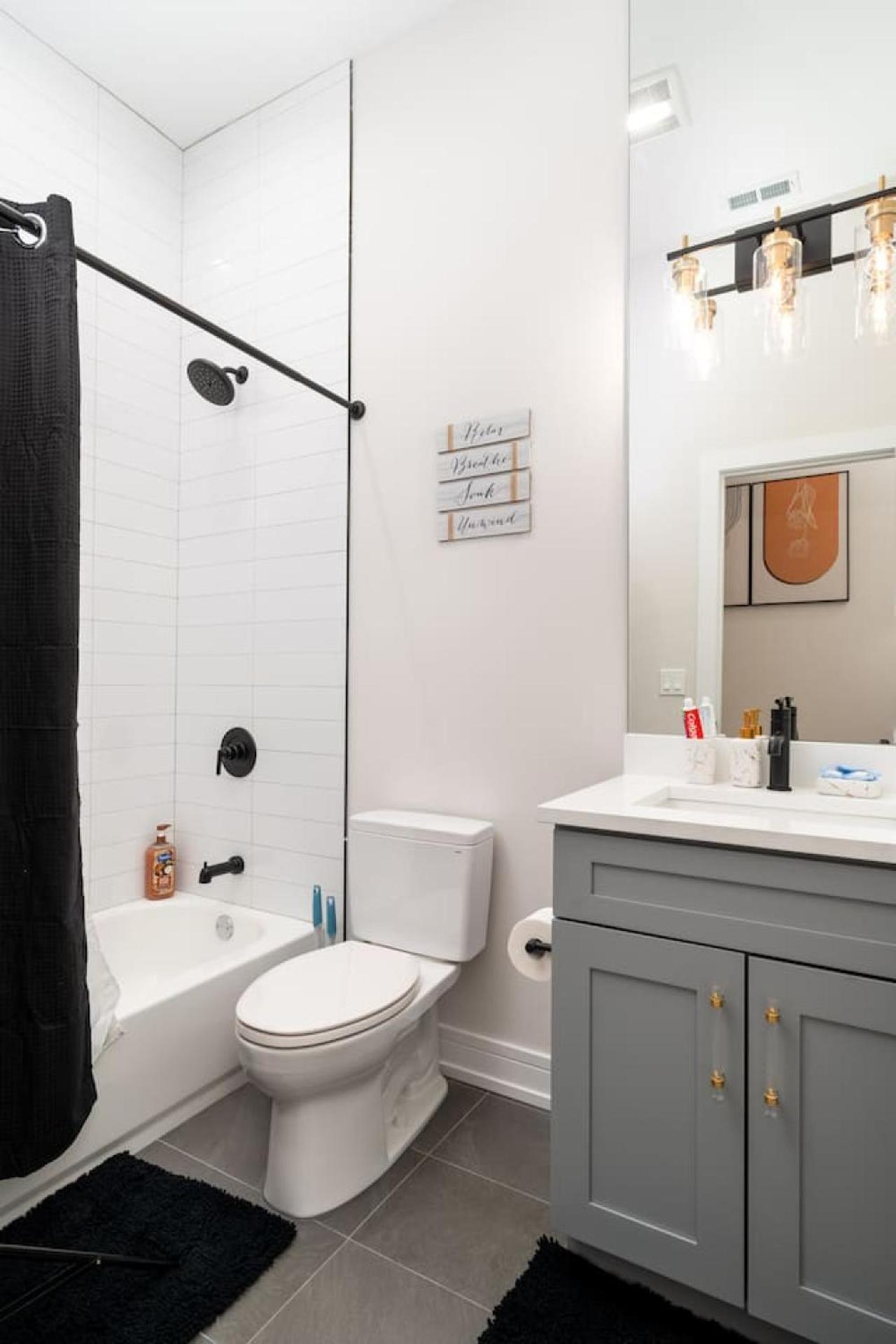 Modern 3br Near Dt Chi *