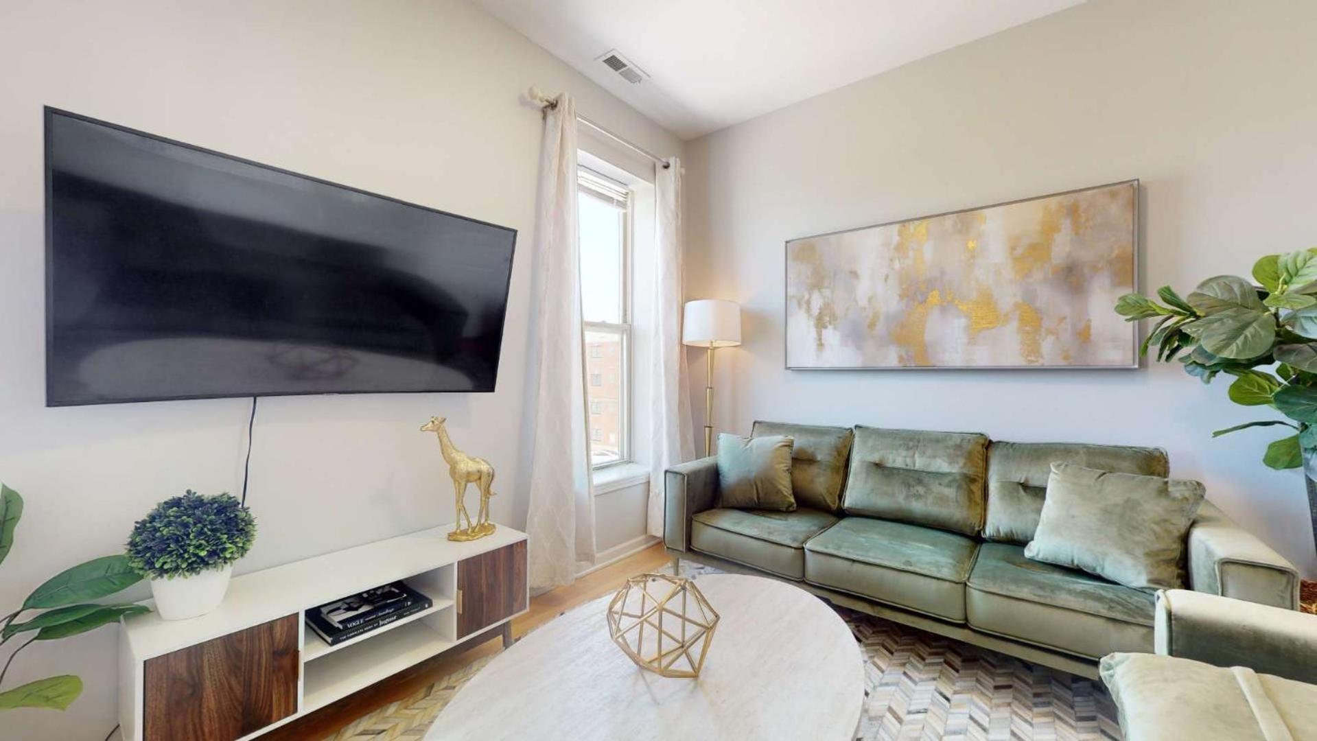 Apartment Sleek Urban Retreat Steps From Il Med District *