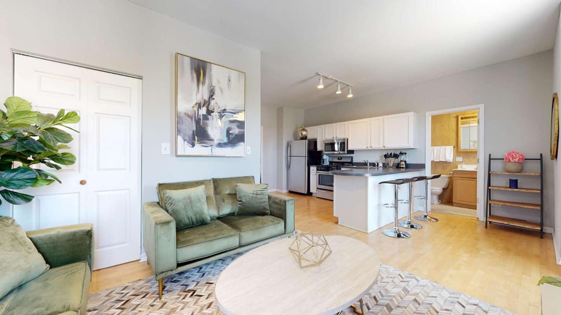 Apartment Sleek Urban Retreat Steps From Il Med District Chicago
