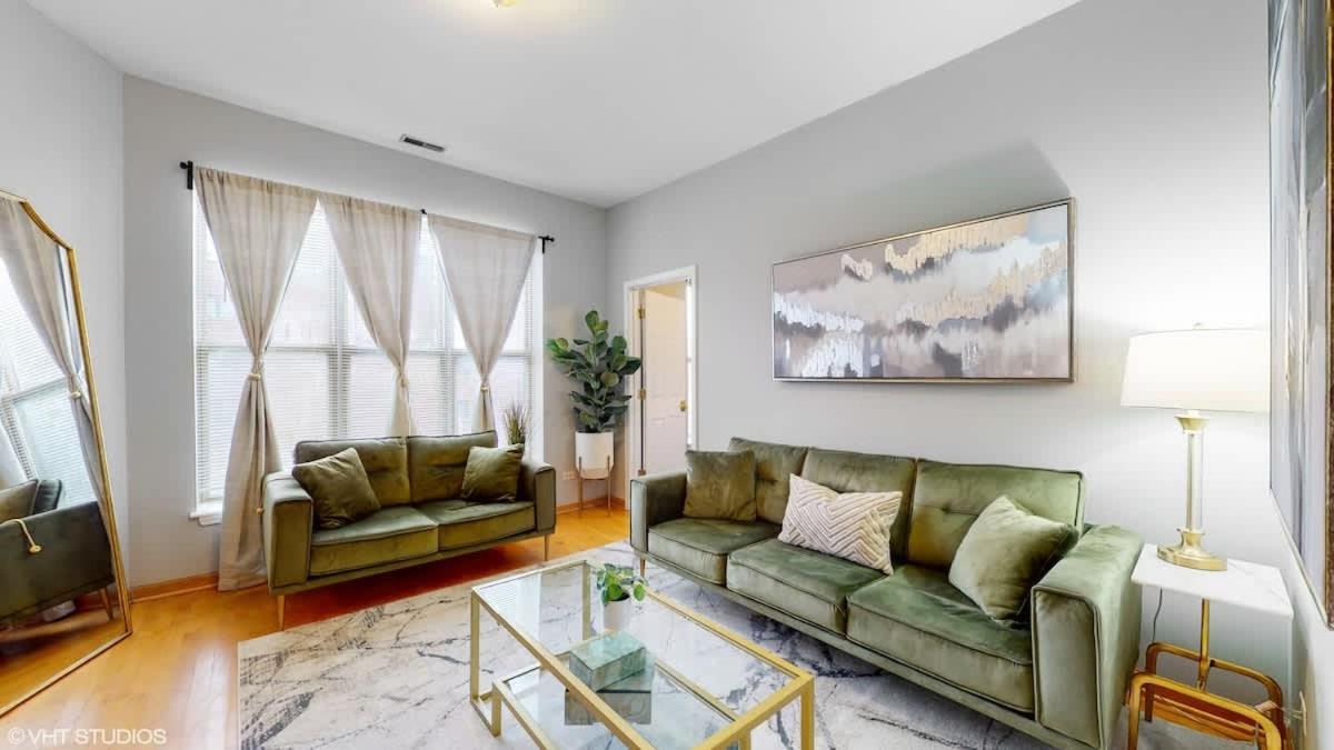 Modern Escape Near Il Medical District Apartment