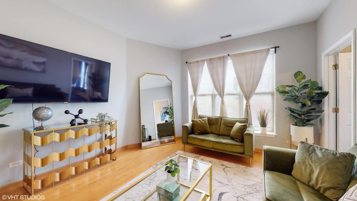 Modern Escape Near Il Medical District Apartment *