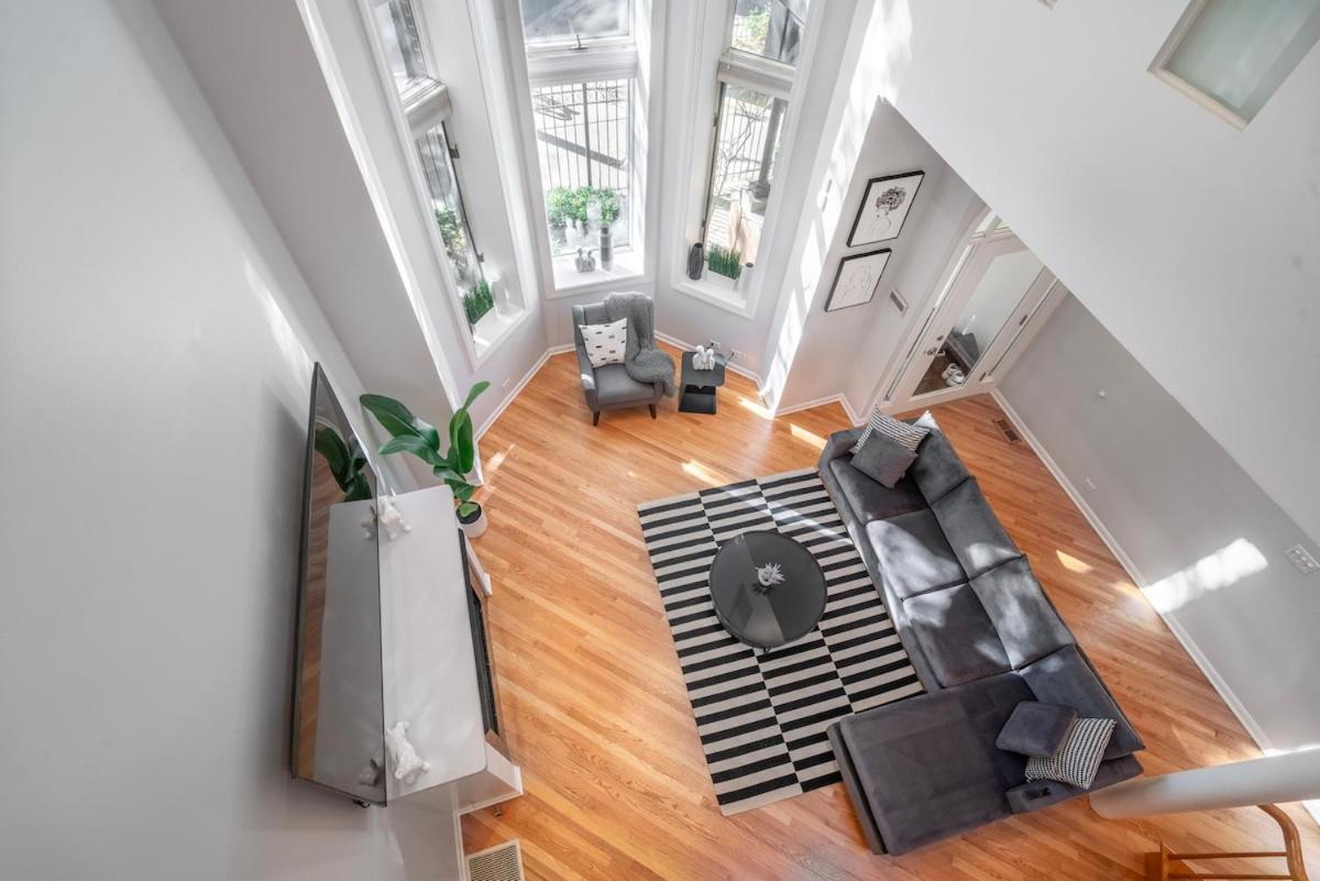 Gold Coast Pristine Rooftop Pooltable Parking Holiday home