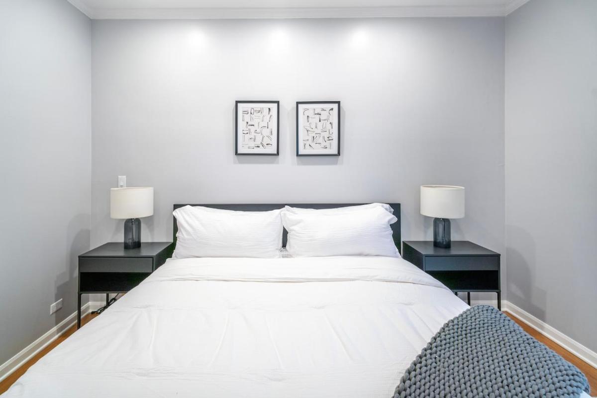 Holiday home Gold Coast Pristine Rooftop Pooltable Parking *
