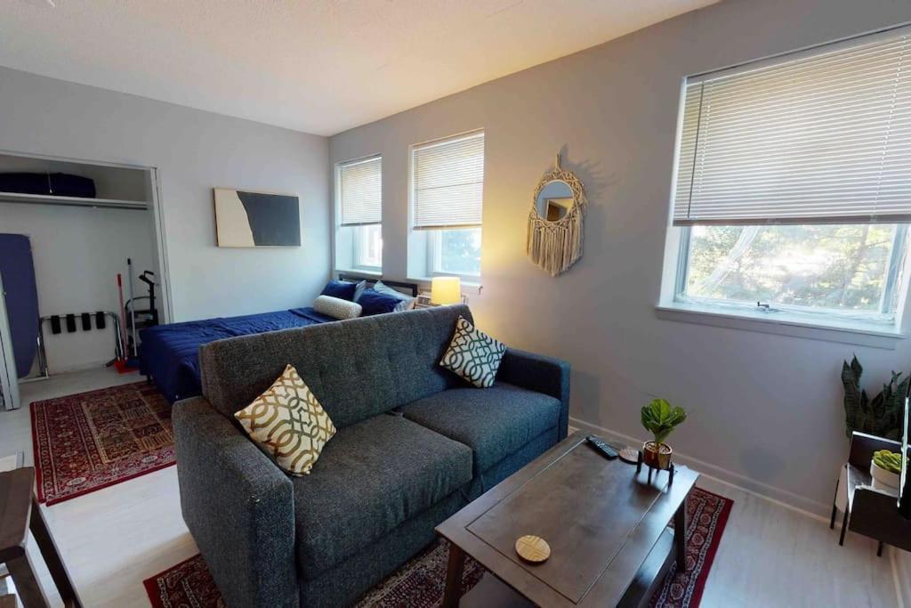 Modern Northside Apartment *
